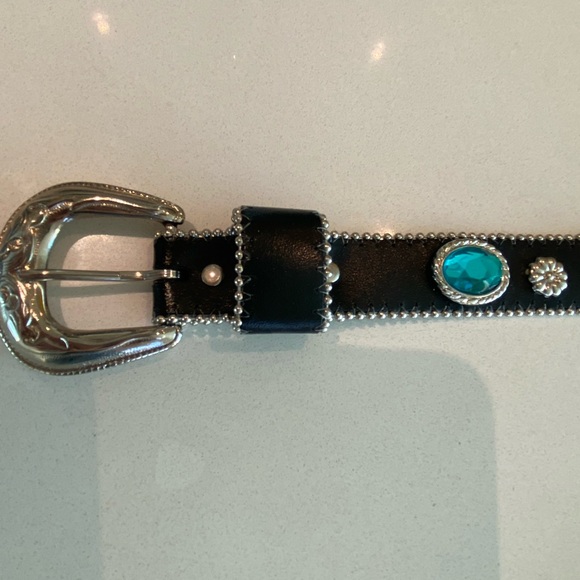 FREE W/purchaseVINTAGE 80’s New condit real leather belt 32 inches length size S - Picture 1 of 10